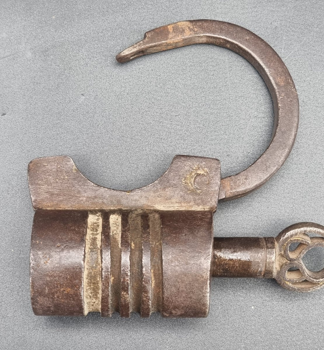 German Wrought Iron Padlock With Original Key – 18th Century-photo-2