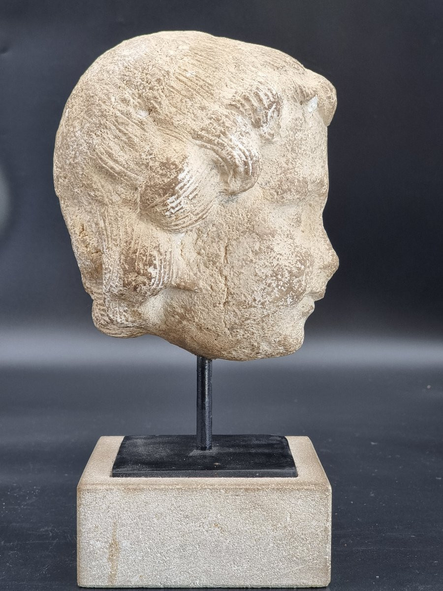 Tête de putto en pierre calcaire, sur base moderne-photo-2