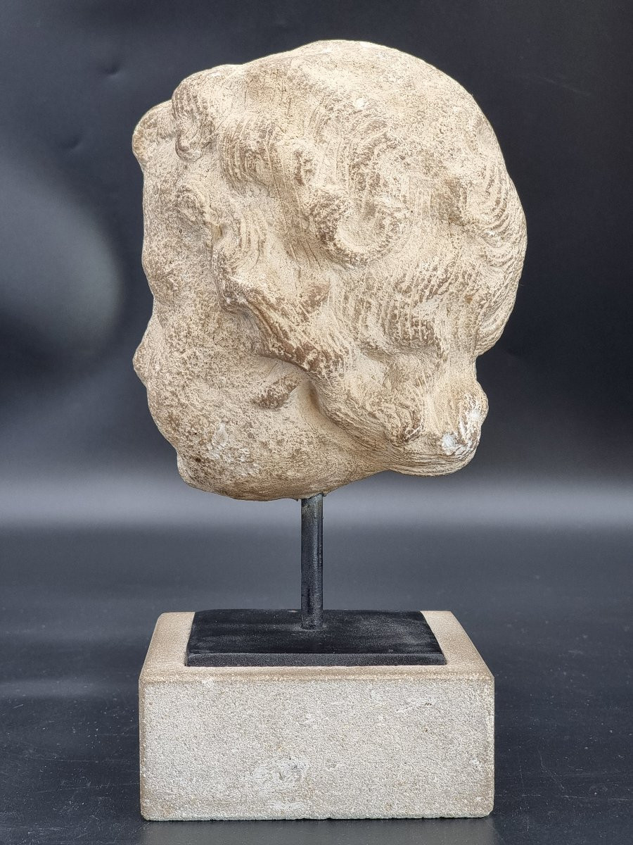 Tête de putto en pierre calcaire, sur base moderne-photo-4