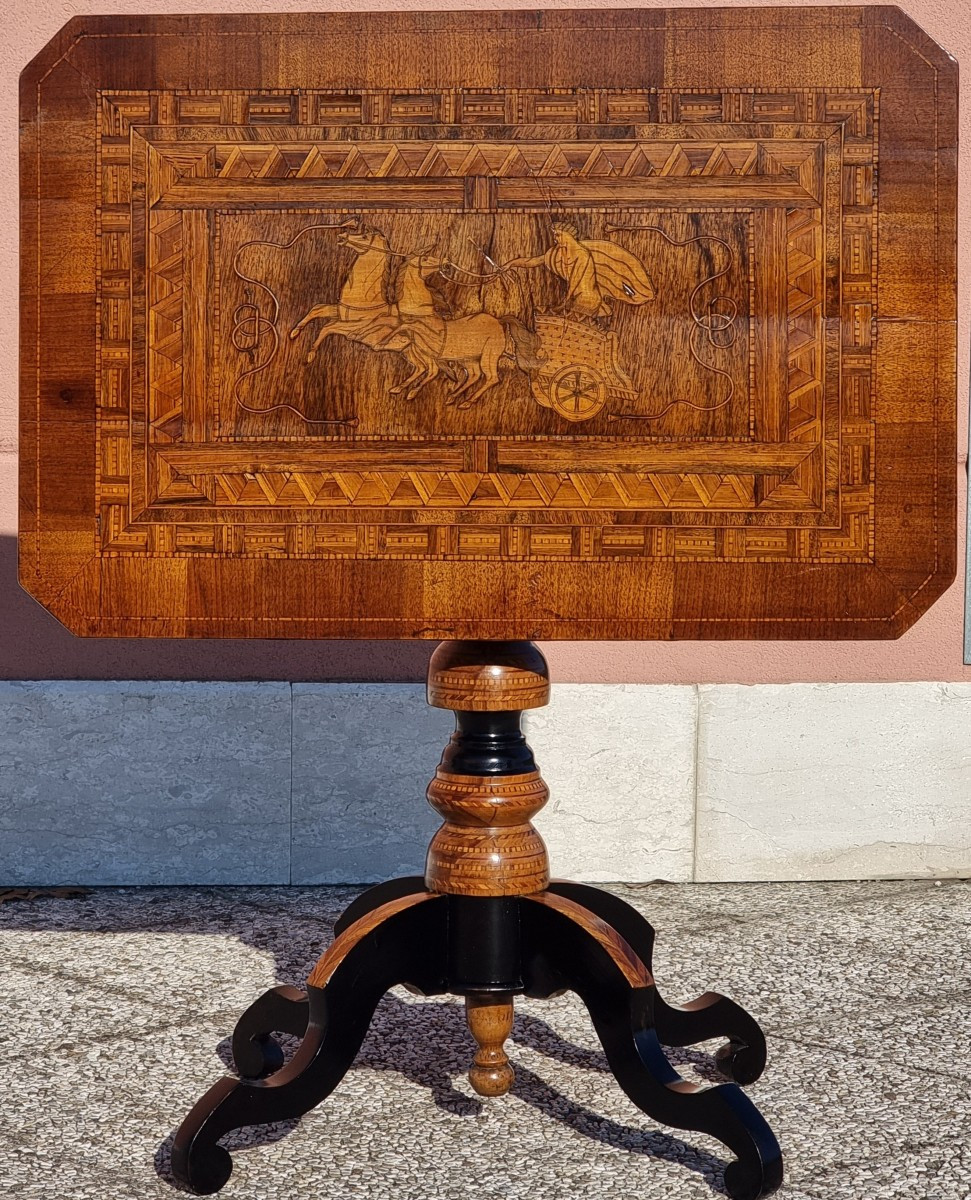 Table à abattant marquetée, atelier de Rolo (Émilie), seconde moitié du XIXe siècle