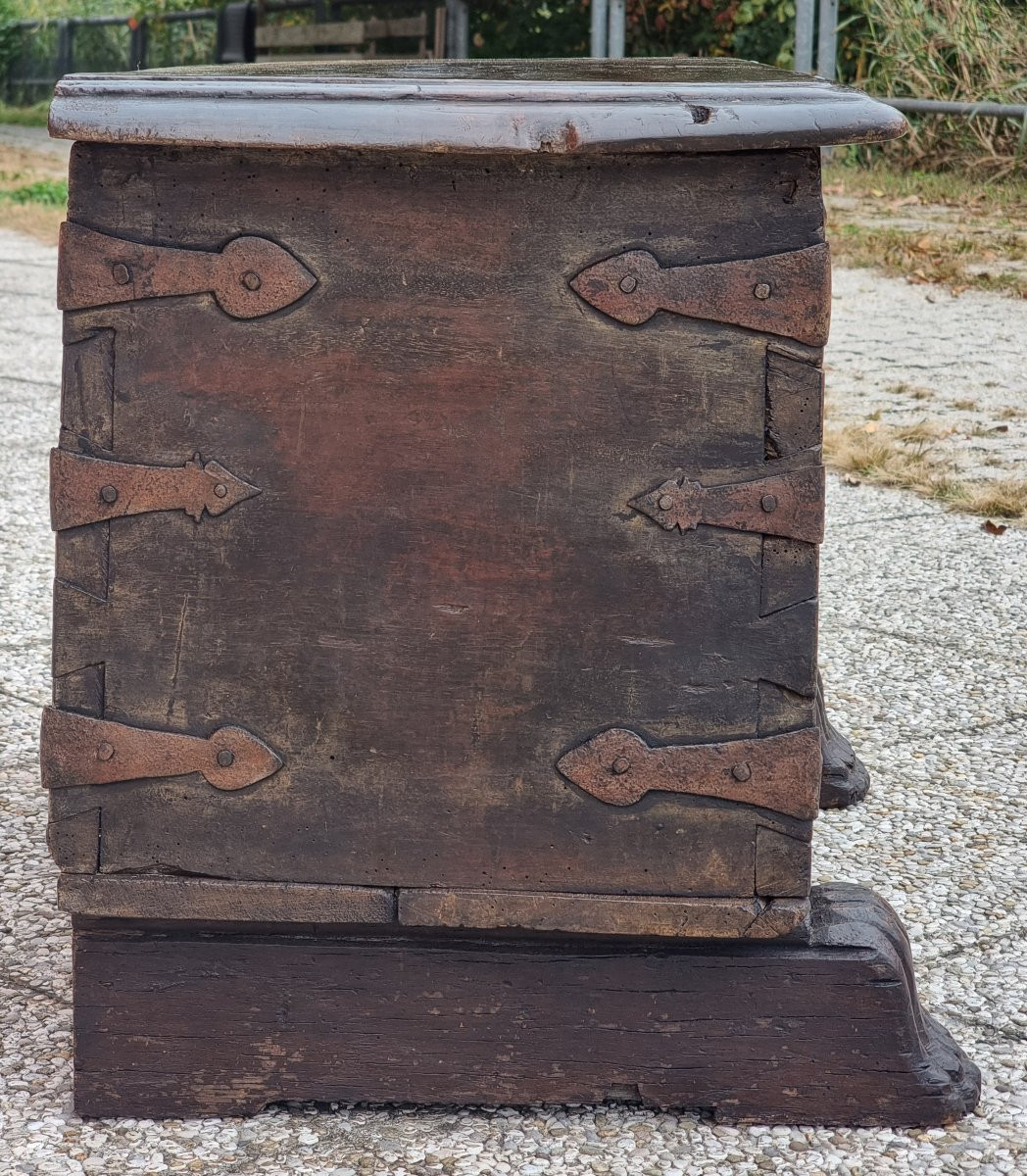 Walnut Chest With Iron Fittings Pierced With Crosses – Northern Italy, Late 16th – Early 17th C-photo-1
