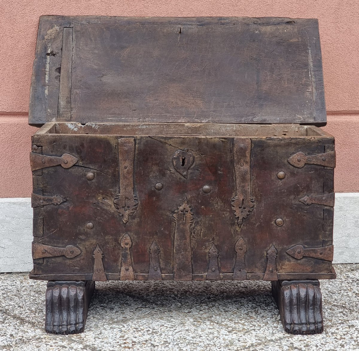 Walnut Chest With Iron Fittings Pierced With Crosses – Northern Italy, Late 16th – Early 17th C-photo-3