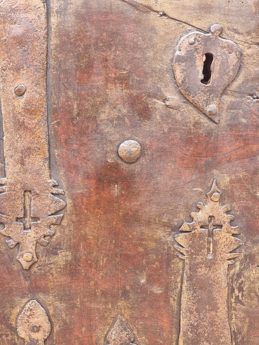 Walnut Chest With Iron Fittings Pierced With Crosses – Northern Italy, Late 16th – Early 17th C-photo-5