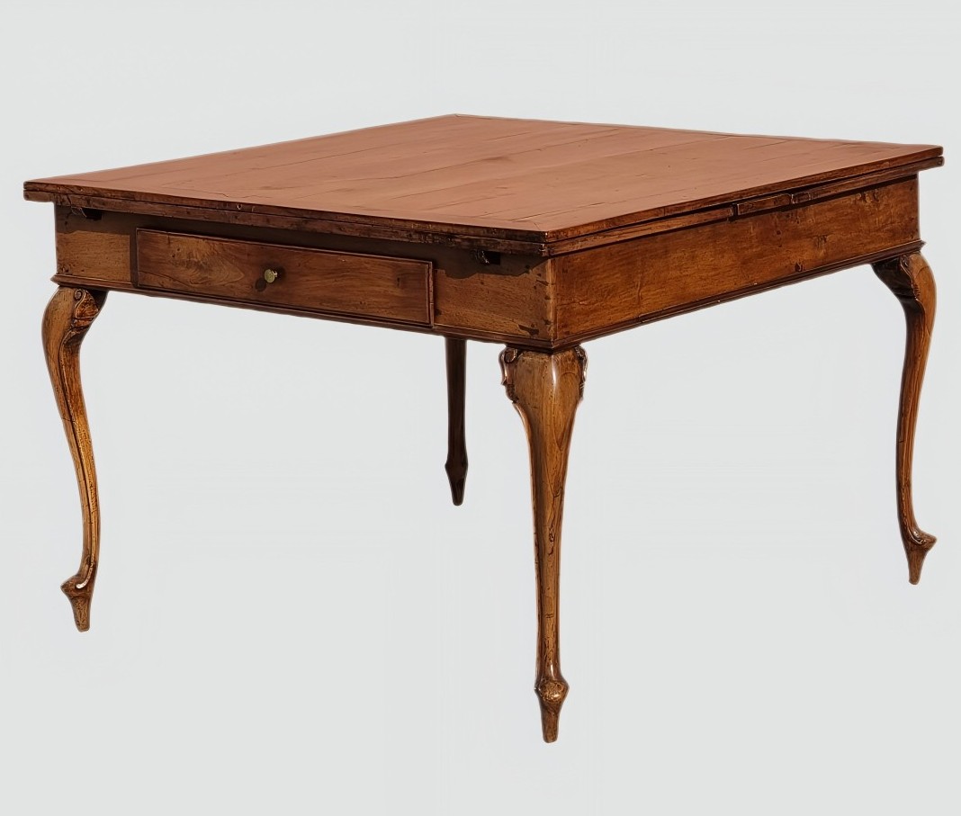 Venetian Extendable Table In Solid Walnut, 18th Century
