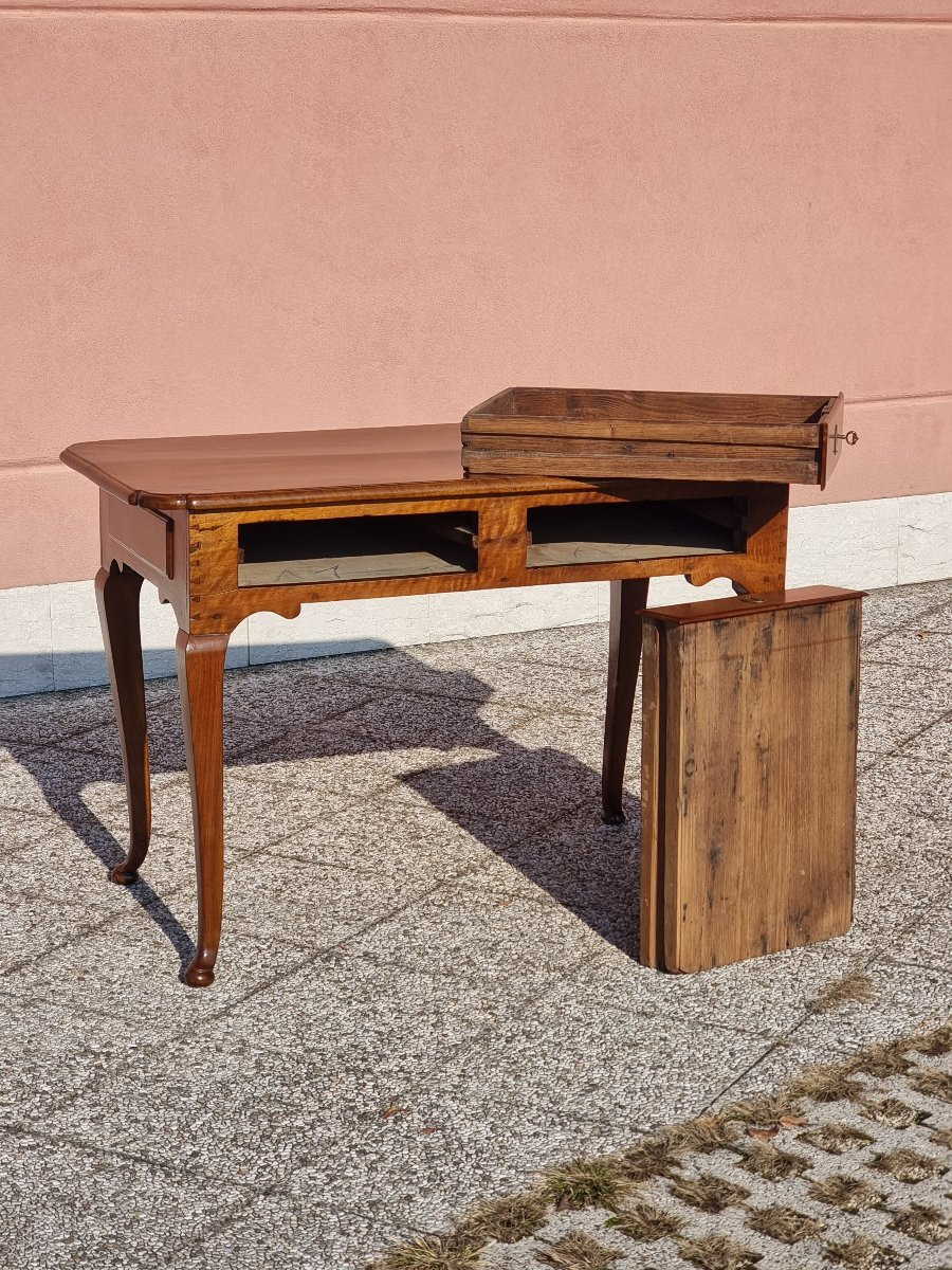 Table / bureau piémontais en noyer massif, XVIIIe siècle-photo-1