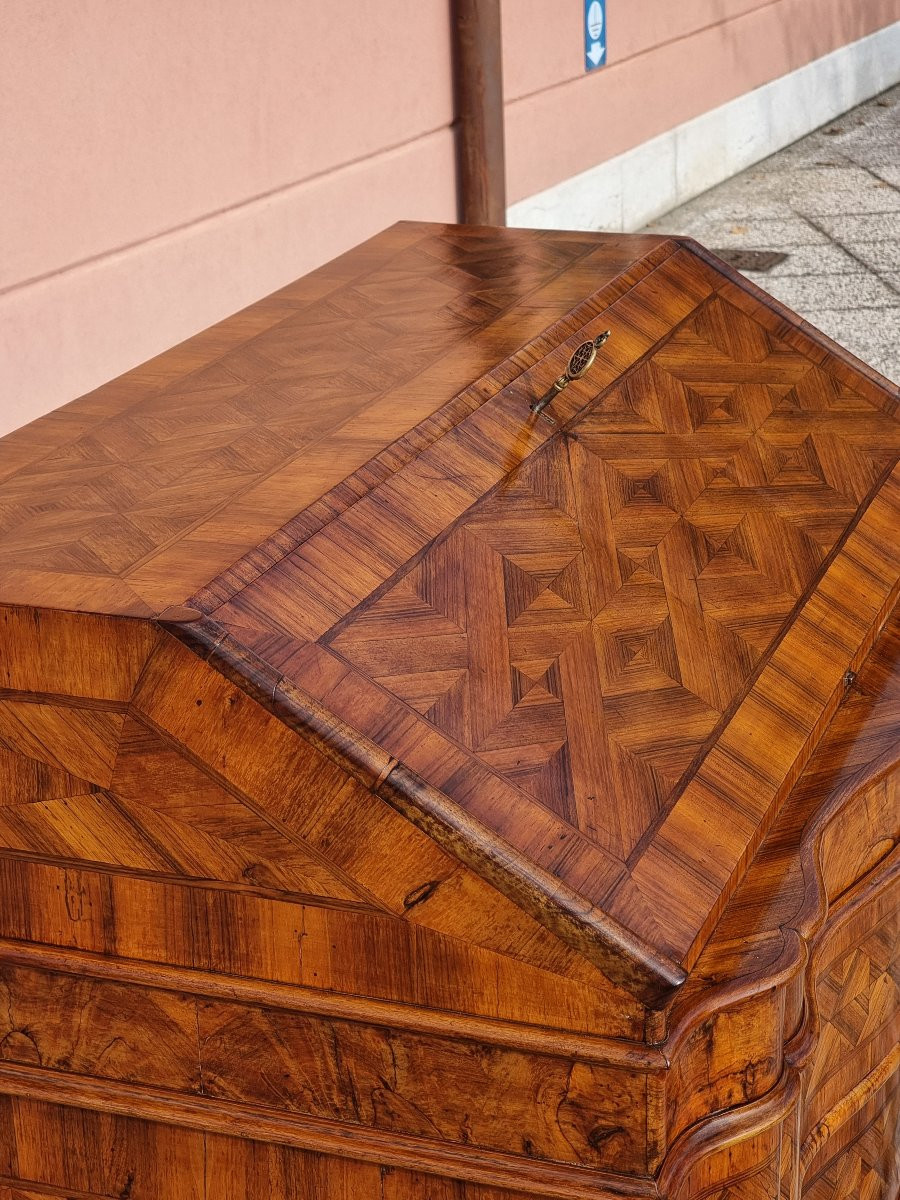 Bureau à pente vénitien en noyer marqueté et plaqué, XVIIIe siècle-photo-1