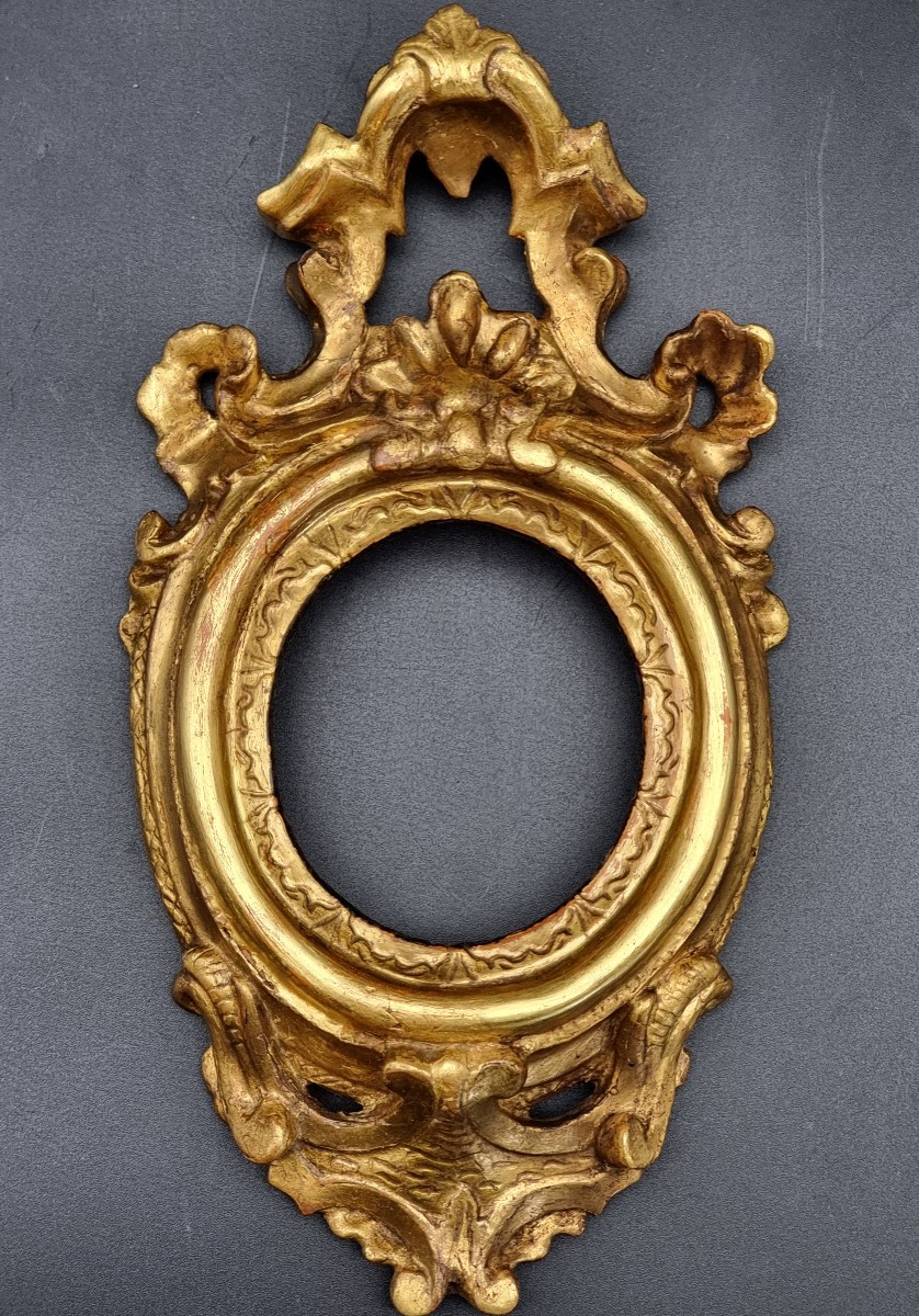 Roman Giltwood Oval Frame In Carved Limewood, 17th Century