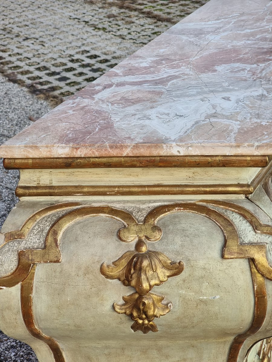 Lacquered And Gilded Bombé Commode, Venetian Area, 18th Century-photo-3