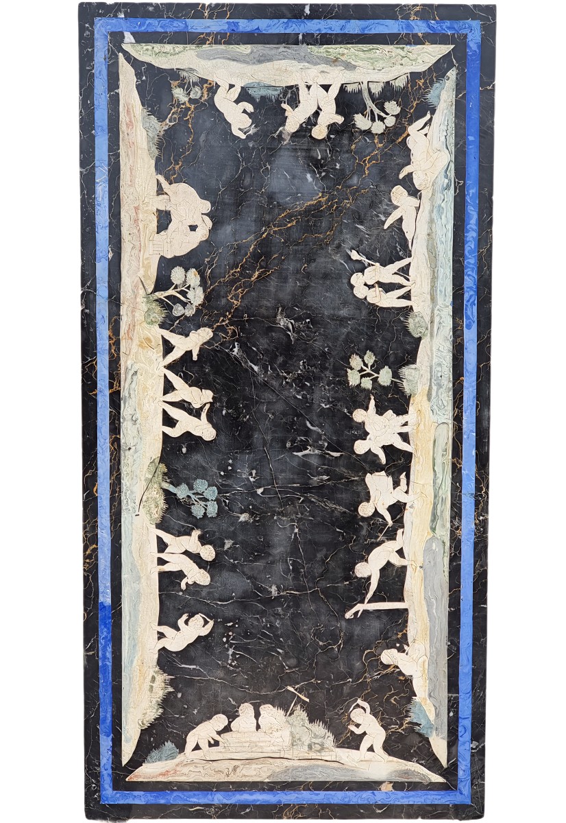 Table de salon à plateau en marbre noir décoré en scagliola