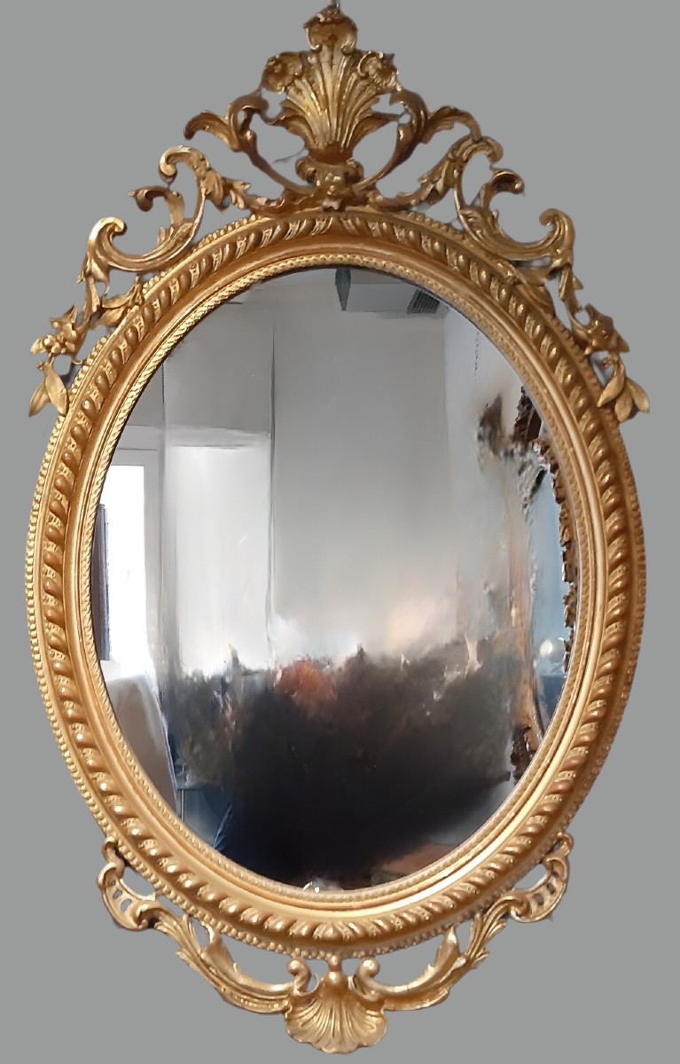 Miroir ovale français Napoléon III en pastiglia dorée