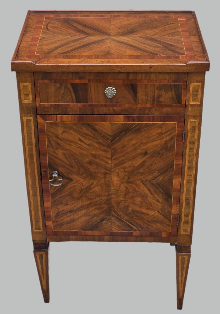 Louis XVI Walnut Bedside Table With String Inlay, Lombardy, Late 18th Century-photo-3