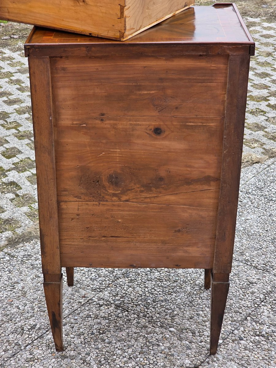 Louis XVI Walnut Bedside Table With String Inlay, Lombardy, Late 18th Century-photo-3