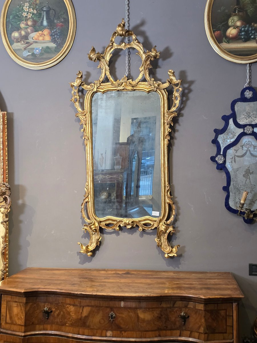 Miroir lombard sculpté et doré, milieu du XVIIIe siècle-photo-1