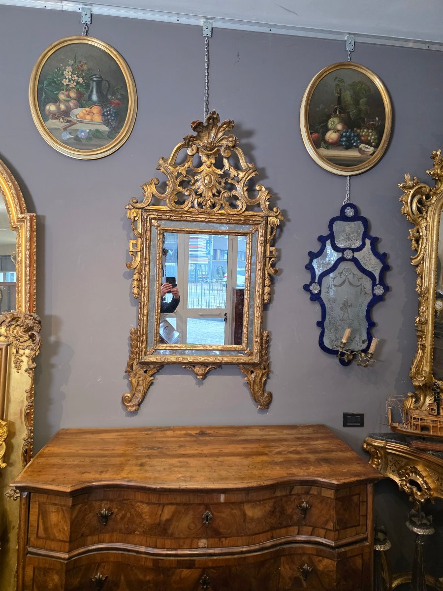 Miroir piémontais en bois sculpté et doré à la mecca, seconde moitié du XVIIIe siècle-photo-1
