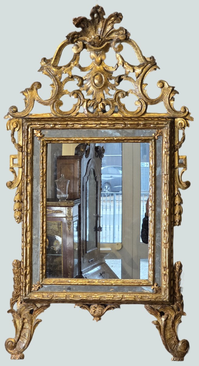 Miroir piémontais en bois sculpté et doré à la mecca, seconde moitié du XVIIIe siècle