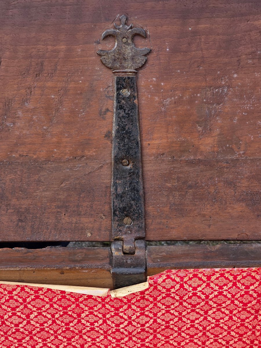 Emilian Inlaid Walnut Chest, Late 17th – Early 18th Century-photo-4