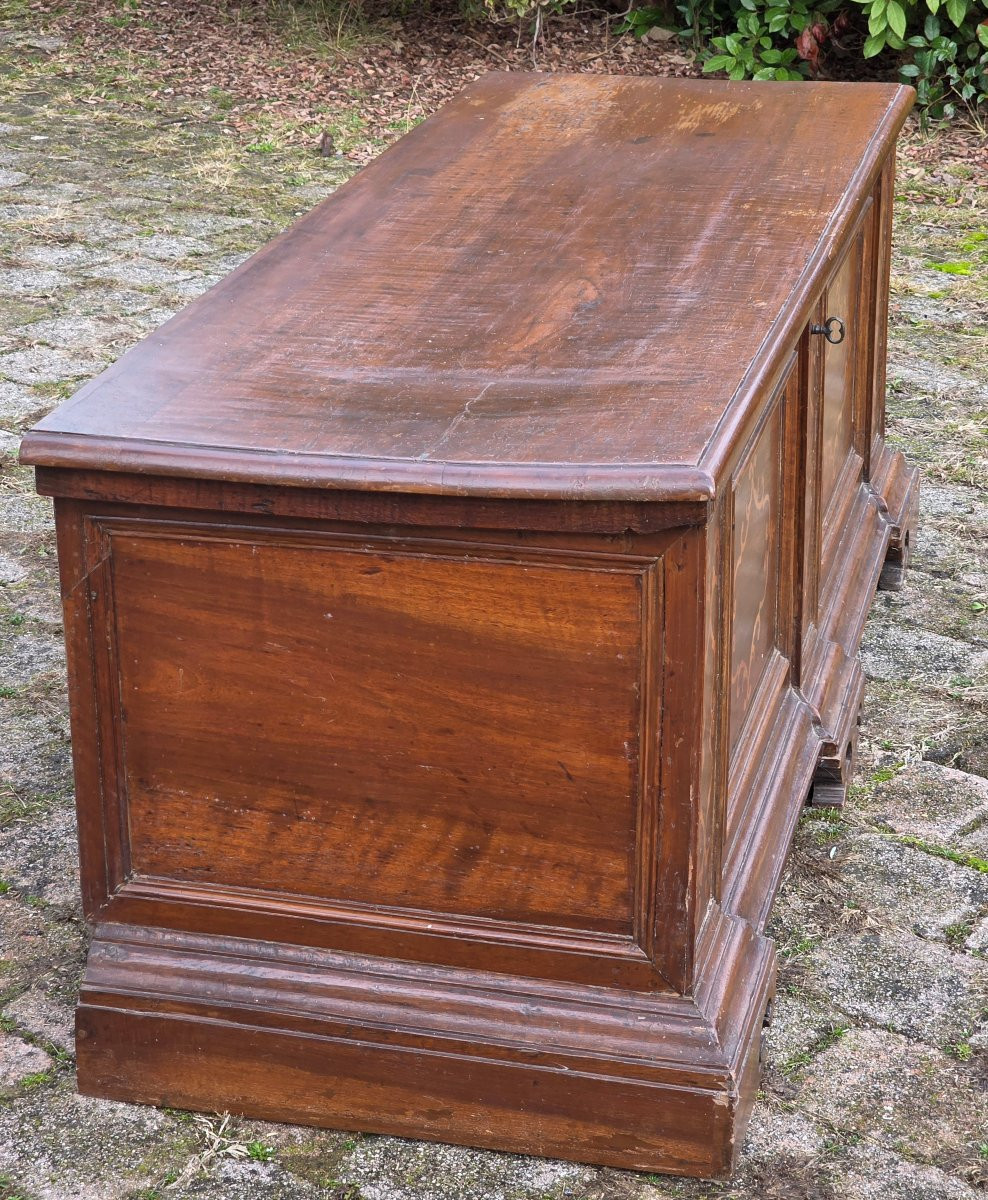 Emilian Inlaid Walnut Chest, Late 17th – Early 18th Century-photo-6