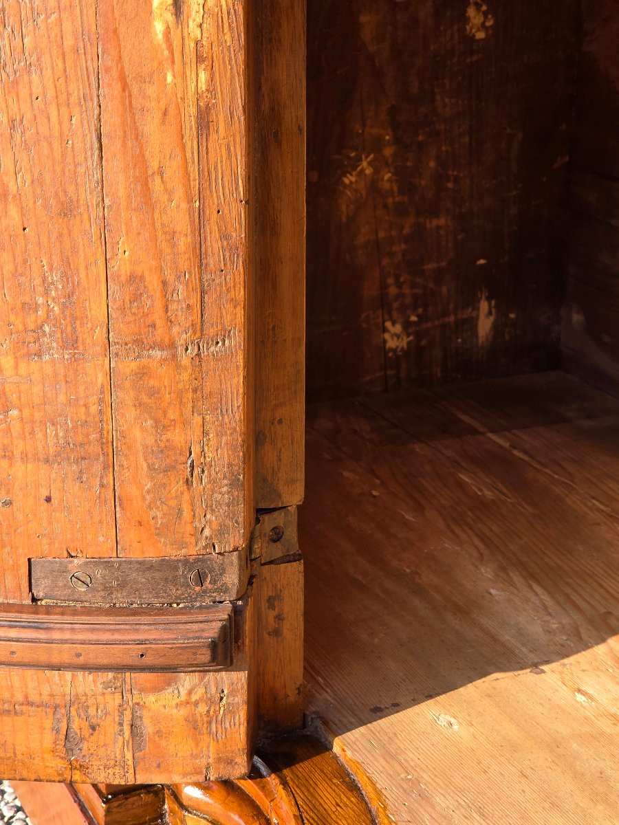 Buffet galbé en noyer et ronce d’olivier, région lombardo-vénitienne, XVIIIe siècle-photo-8