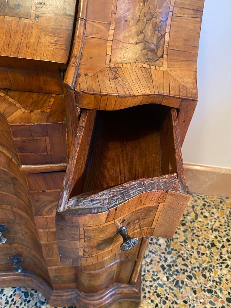 Verona Bureau Secrétaire In Burl Wood, Serpentine Front, Fitted Interior, Mid-18th Century-photo-1