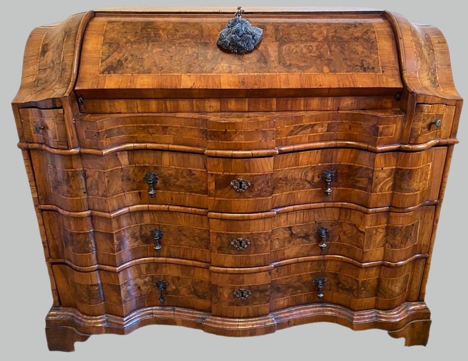 Verona Bureau Secrétaire In Burl Wood, Serpentine Front, Fitted Interior, Mid-18th Century