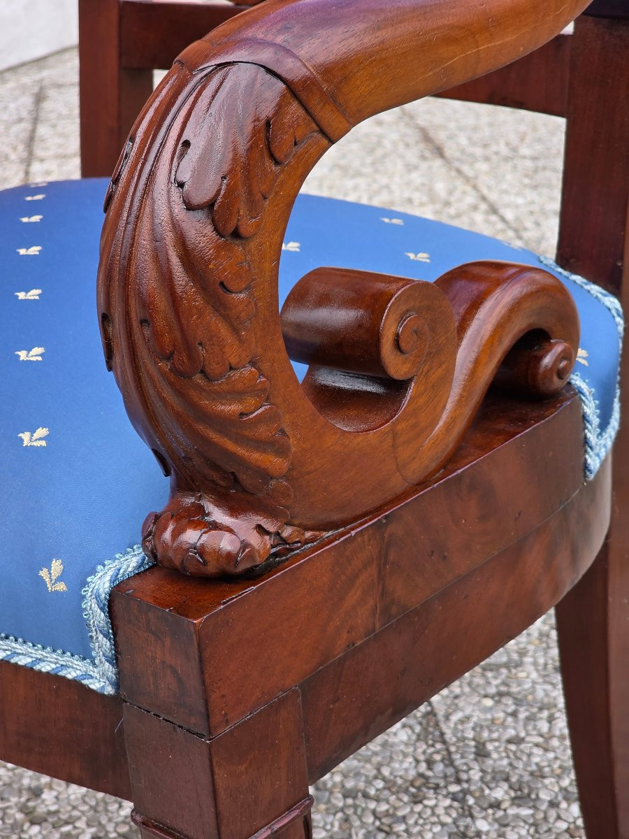 Fauteuil Empire en acajou sculpté, accotoirs en volutes, Italie début XIXe-photo-1