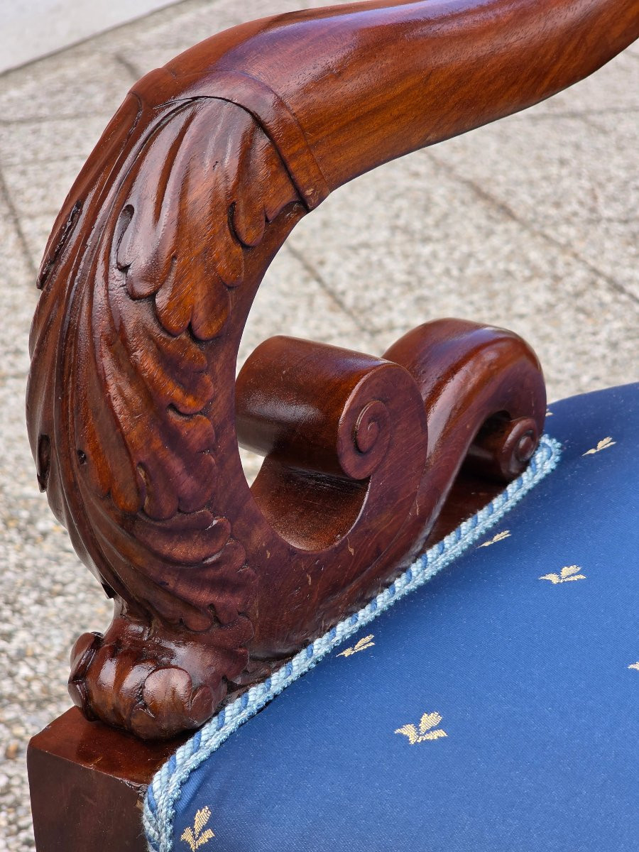 Fauteuil Empire en acajou sculpté, accotoirs en volutes, Italie début XIXe-photo-3