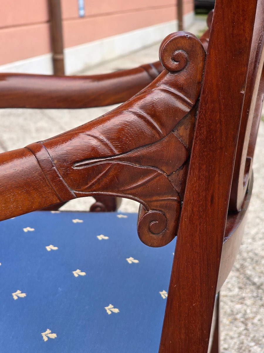 Fauteuil Empire en acajou sculpté, accotoirs en volutes, Italie début XIXe-photo-4