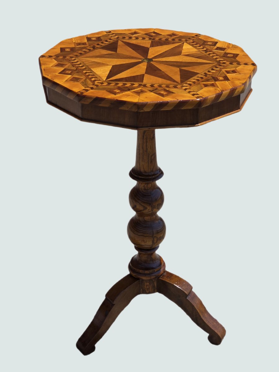 Table italienne dodécagonale marquetée en érable et noyer, début XIXᵉ siècle-photo-2