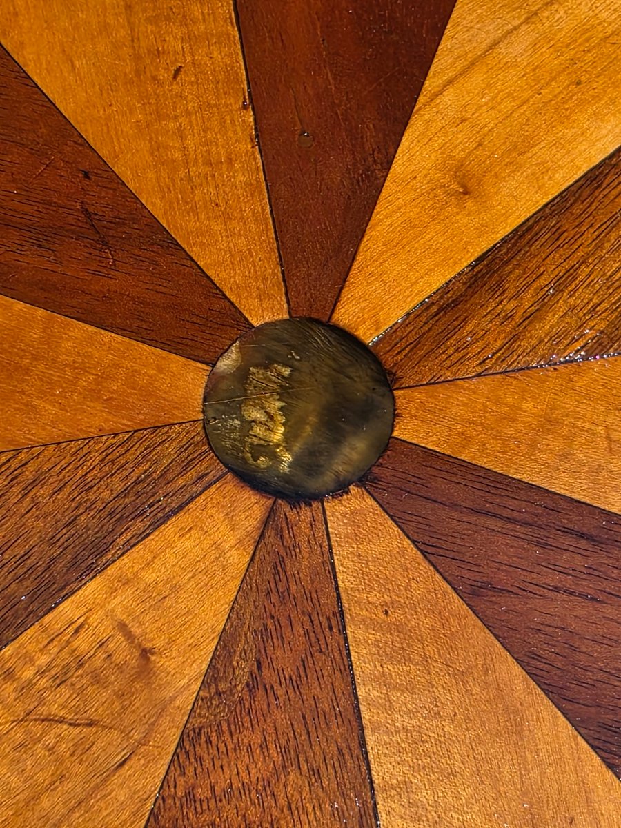 Table italienne dodécagonale marquetée en érable et noyer, début XIXᵉ siècle-photo-3