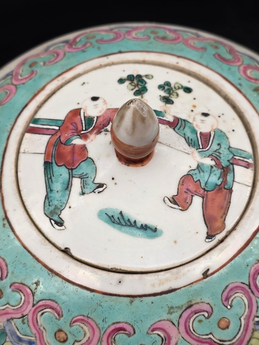 Large Painted Chinese Porcelain Potiche Vase With Lid – 20th Century-photo-3