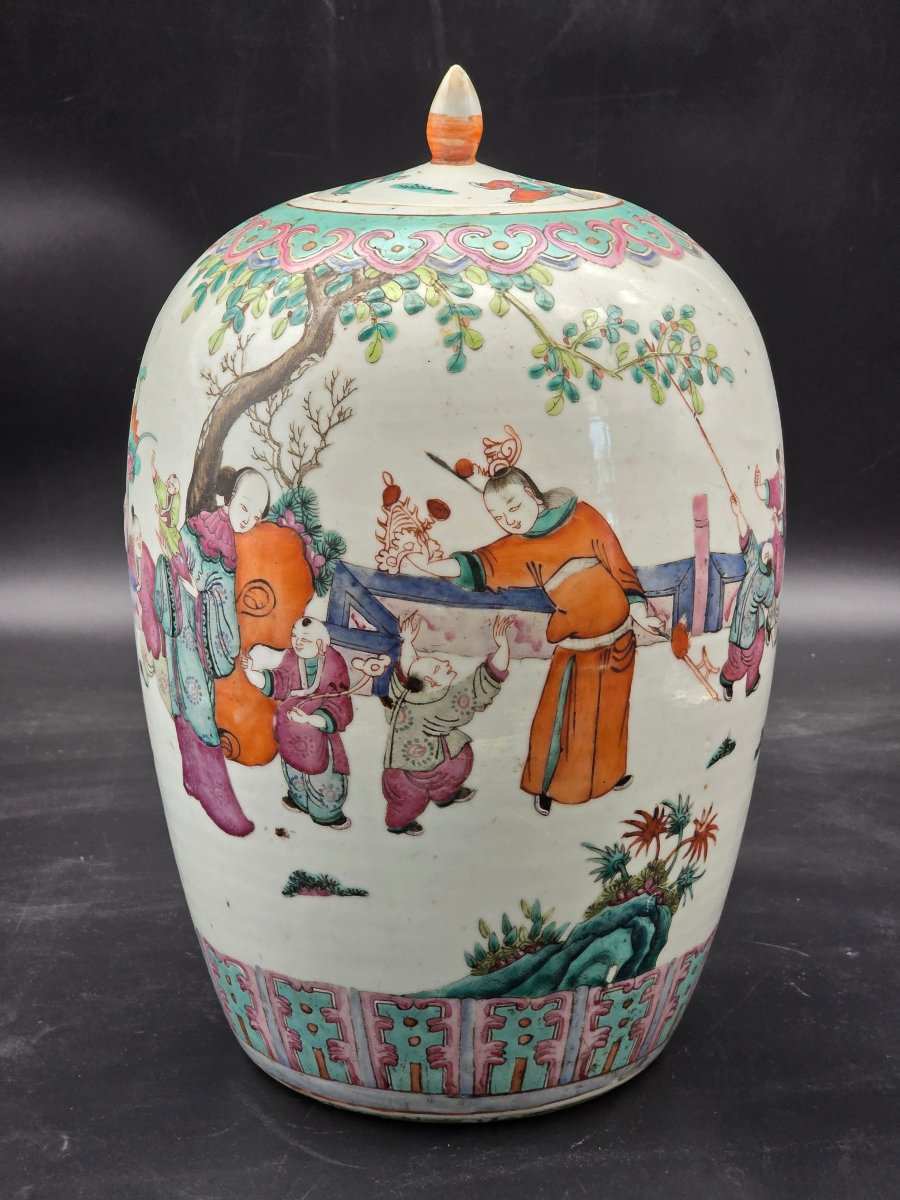 Large Painted Chinese Porcelain Potiche Vase With Lid – 20th Century