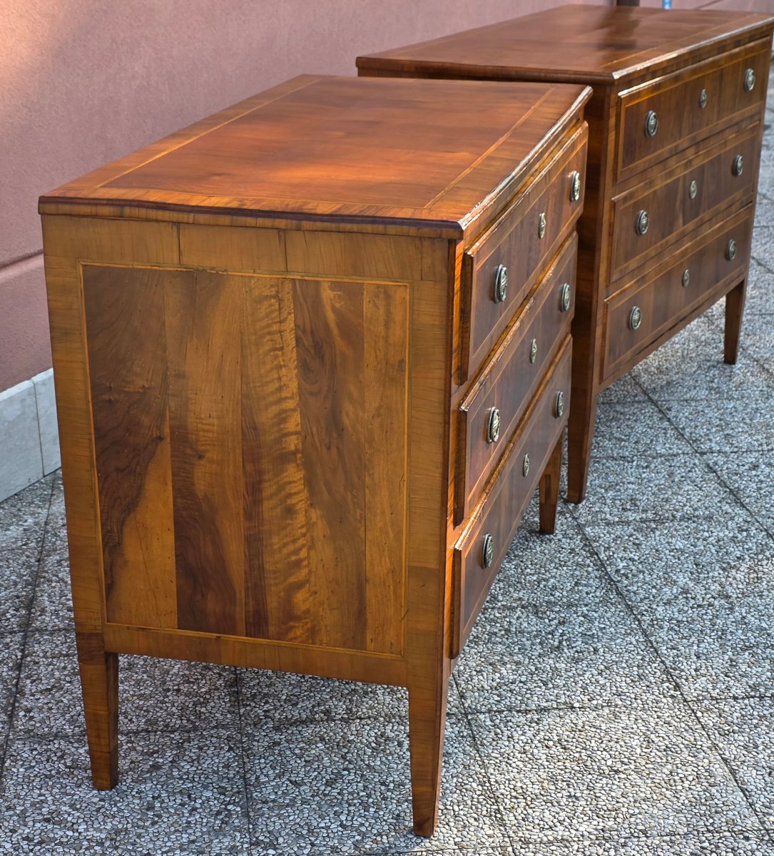 Paire de commodes Louis XVI toscanes plaquées de noyer, XVIIIe siècle-photo-4