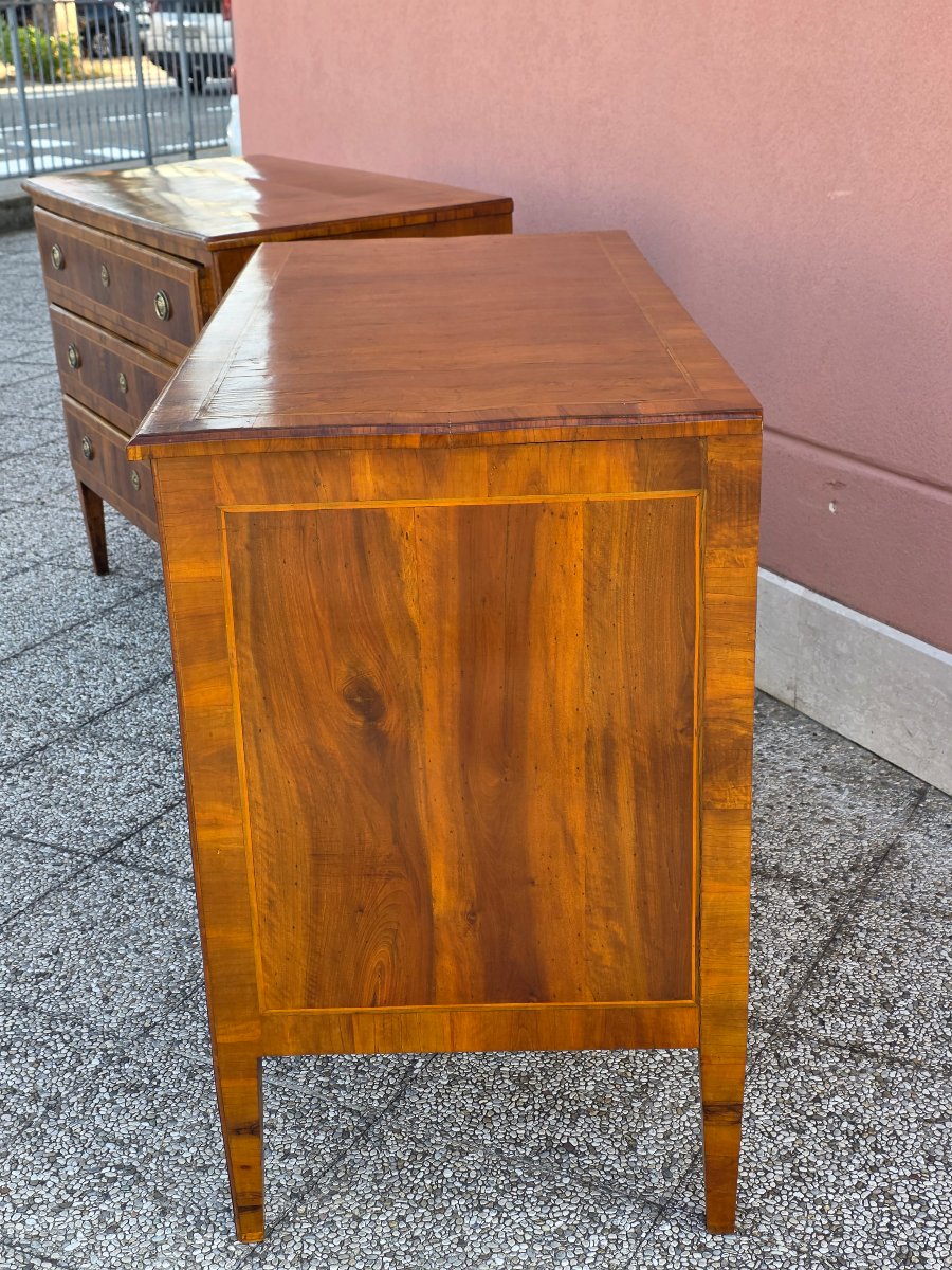 Paire de commodes Louis XVI toscanes plaquées de noyer, XVIIIe siècle-photo-6