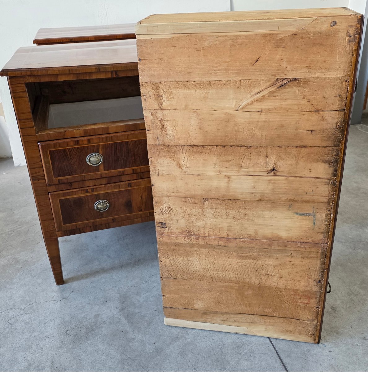 Paire de commodes Louis XVI toscanes plaquées de noyer, XVIIIe siècle-photo-7
