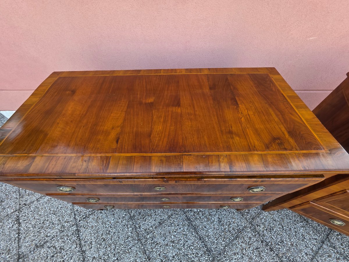 Paire de commodes Louis XVI toscanes plaquées de noyer, XVIIIe siècle-photo-8