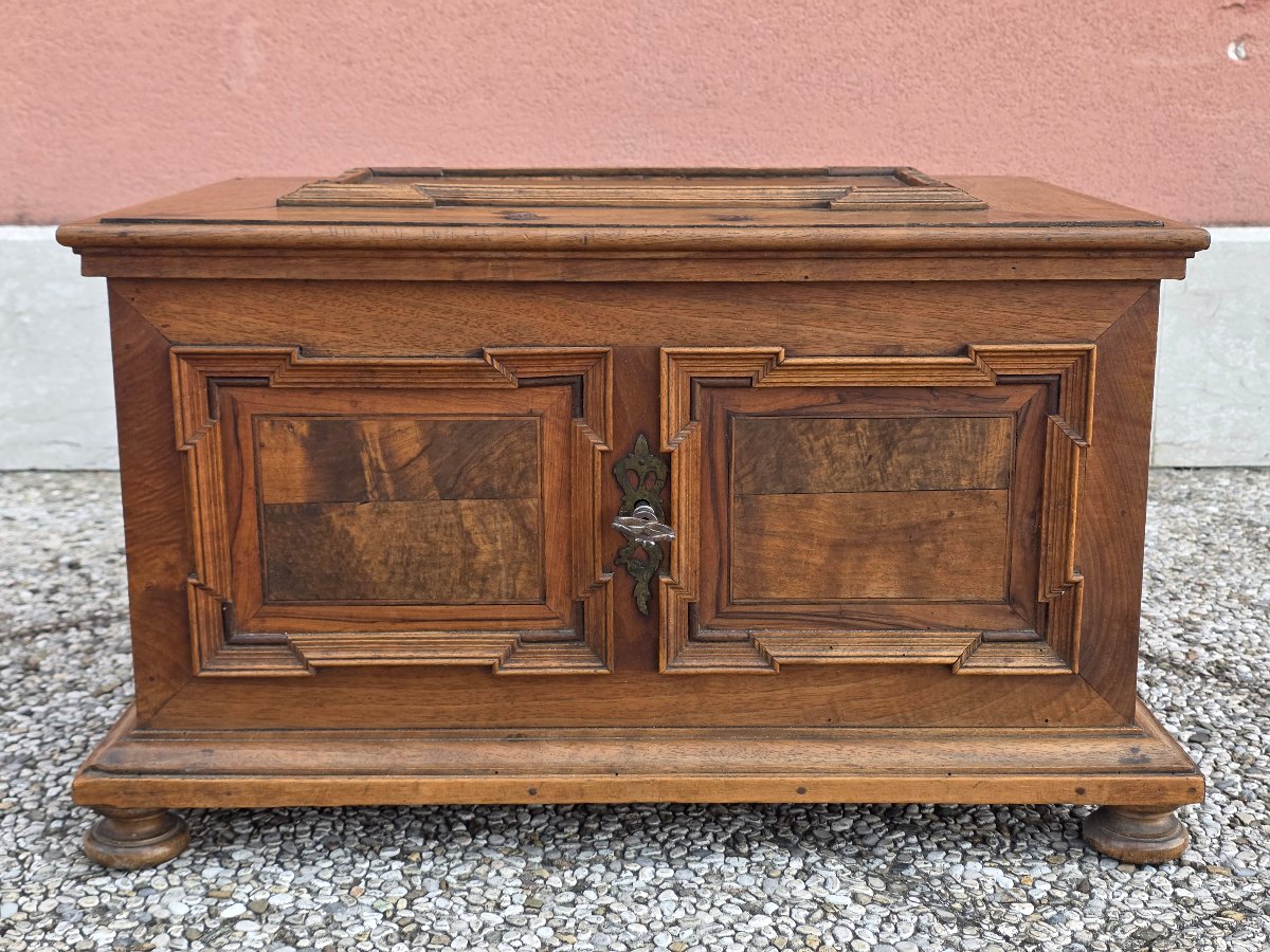 Coffret de mariage daté 1704, Trentin Haut-Adige, plaqué noyer avec clé-photo-2