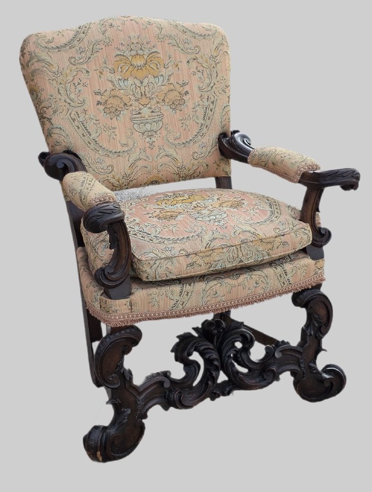 Grand fauteuil baroque vénitien en noyer sculpté, XVIIIe siècle