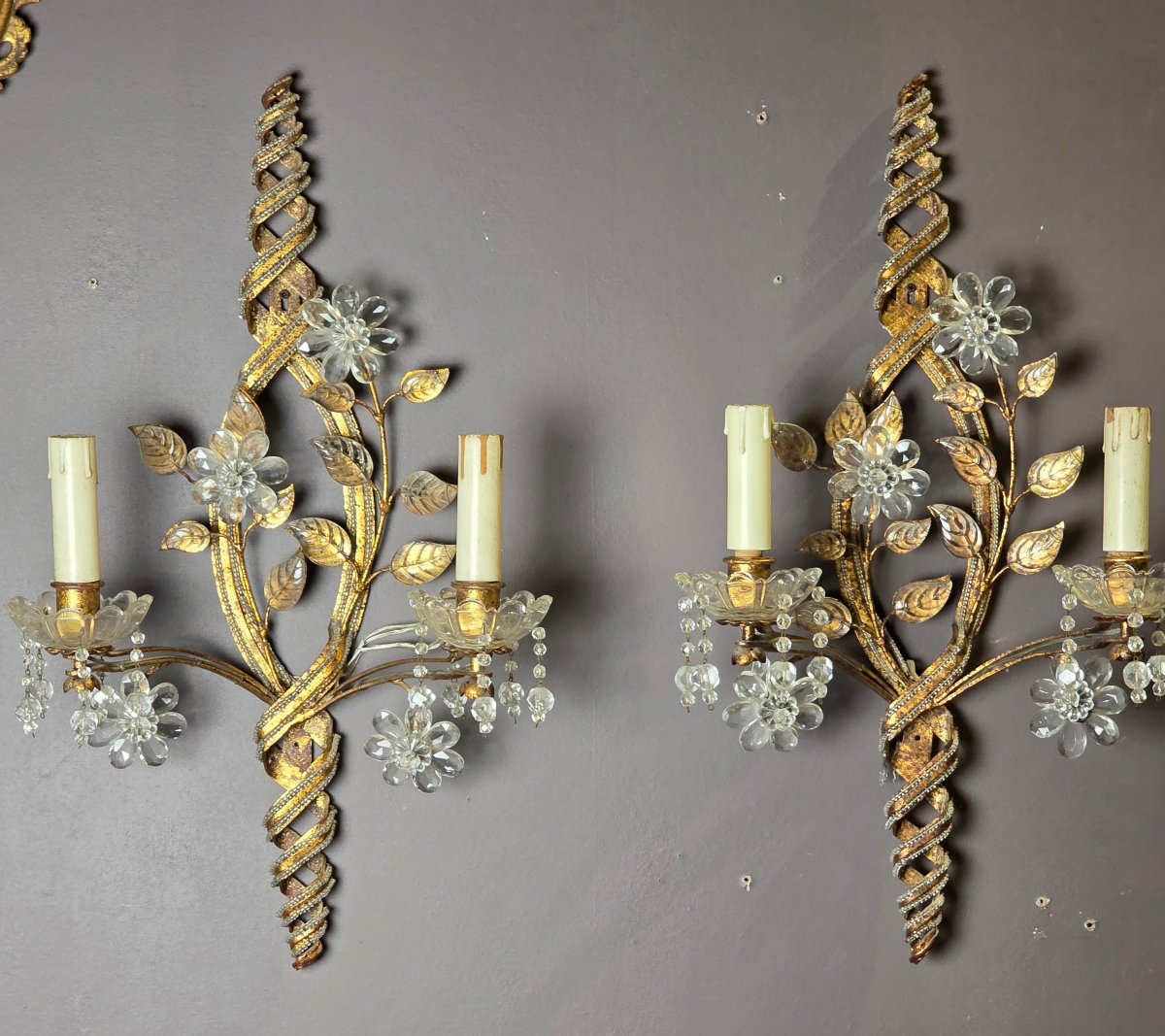 Paire d’appliques en métal doré et cristal, style Maison Baguès, vers 1950-60-photo-6