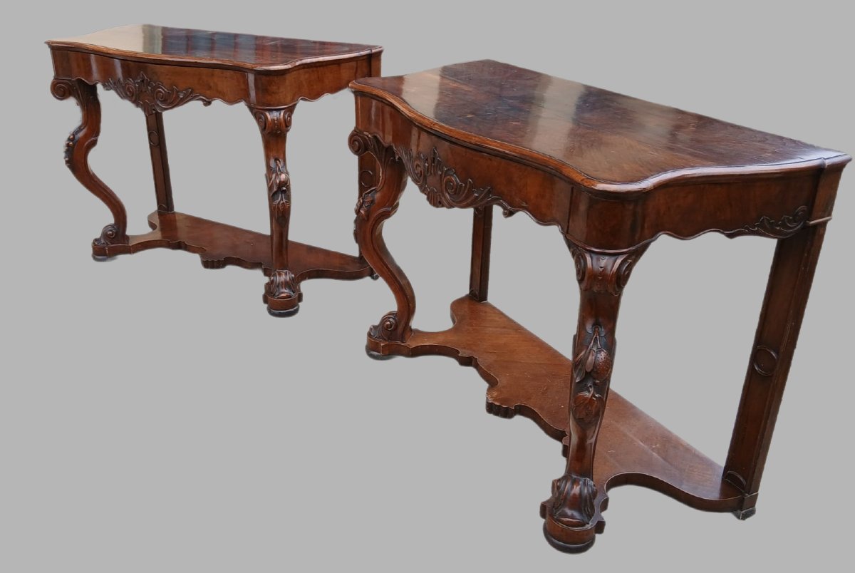 Paire de consoles Louis-Philippe en noyer sculpté – Vénétie, XIXe siècle