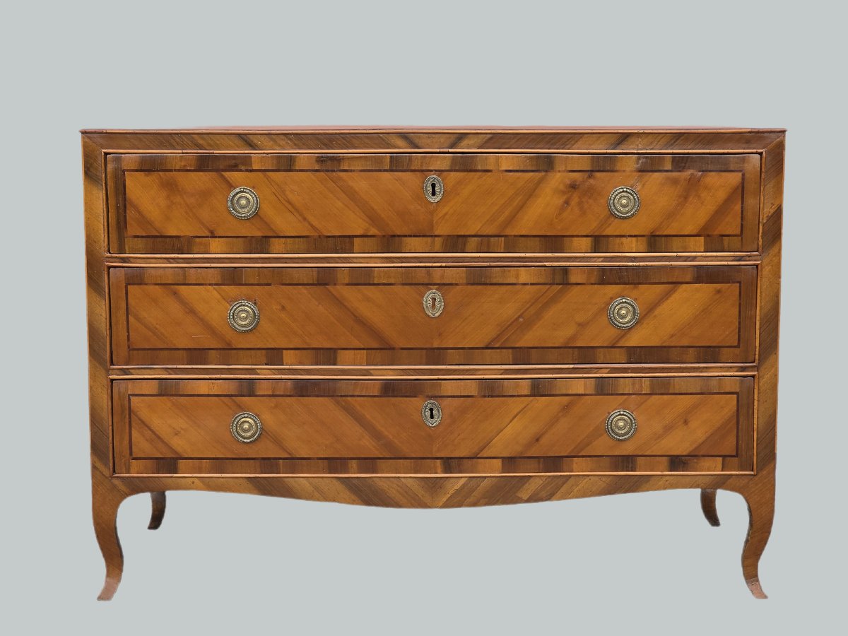 Commode vénitienne Louis XVI plaquée en merisier, fin du XVIIIe siècle