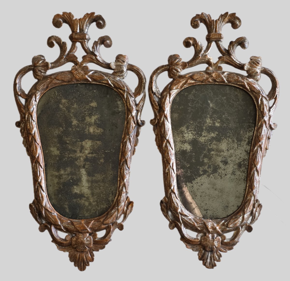 Paire de miroirs piémontais Louis XVI en bois sculpté et argenté – XVIIIe siècle