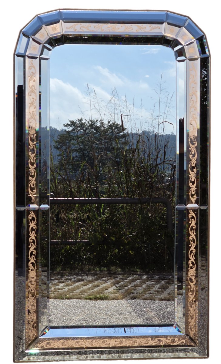 Large Venetian Mirror Made Of Cut And Engraved Glass – 1960s–1970s