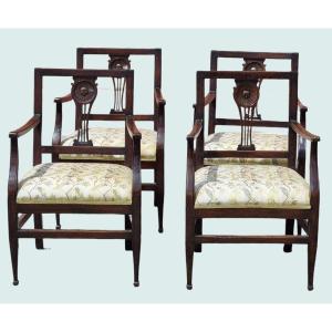 Ensemble De Quatre Fauteuils En Noyer Sculpté, Style Louis XVI – Italie Du Nord, Vers 1760–1770