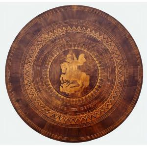 Table guéridon néoclassique marquetée à décor de Saint Georges, région émilienne, fin XIXe sièc