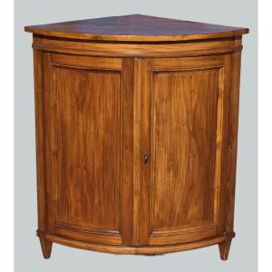 Encoignure vénitienne en merisier à deux portes, période austro-vénitienne, seconde moitié du X