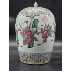 Large Painted Chinese Porcelain Potiche Vase With Lid – First Half Of The 20th Century