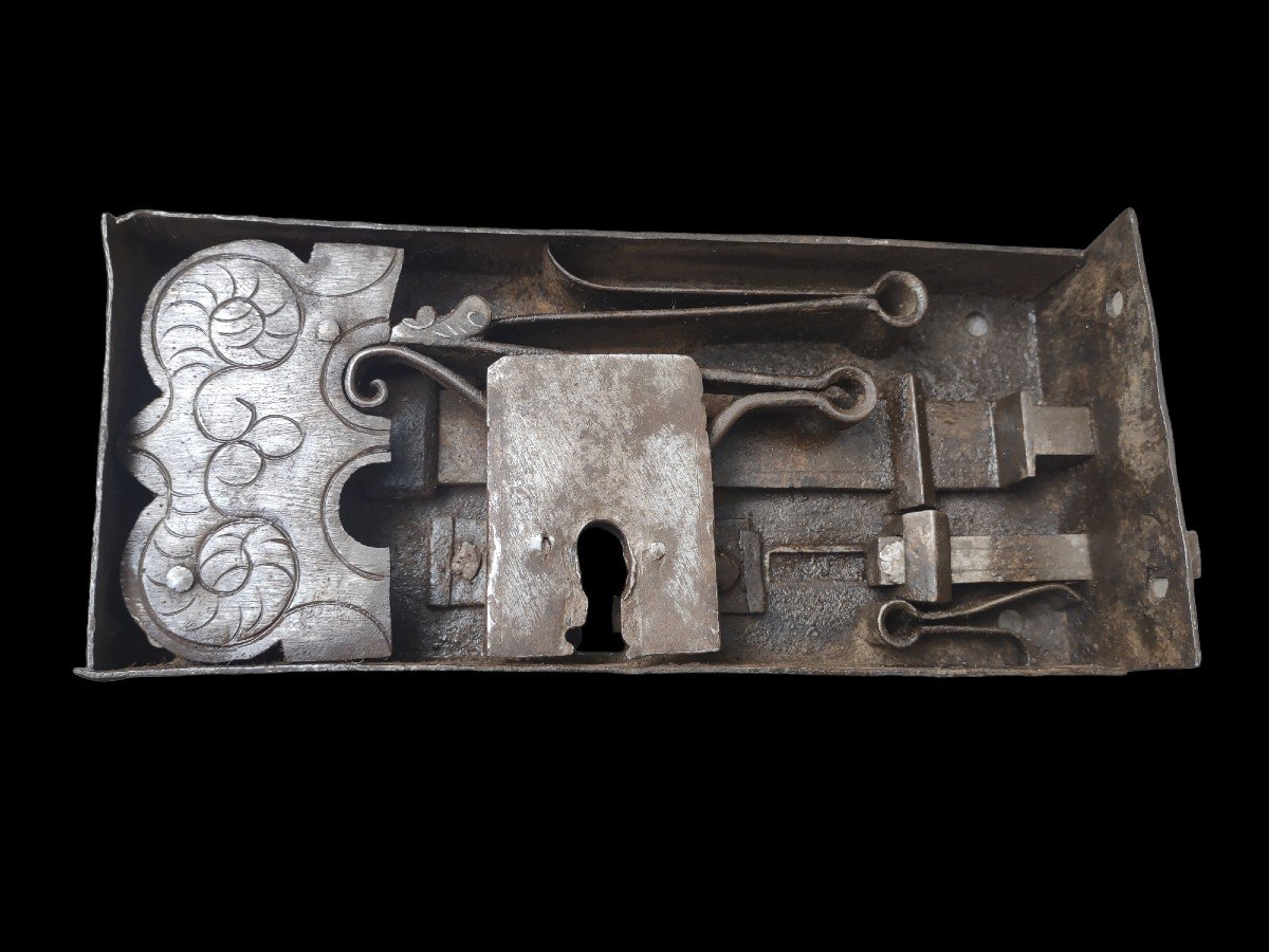 18th Century Wrought Iron Door Lock-photo-1