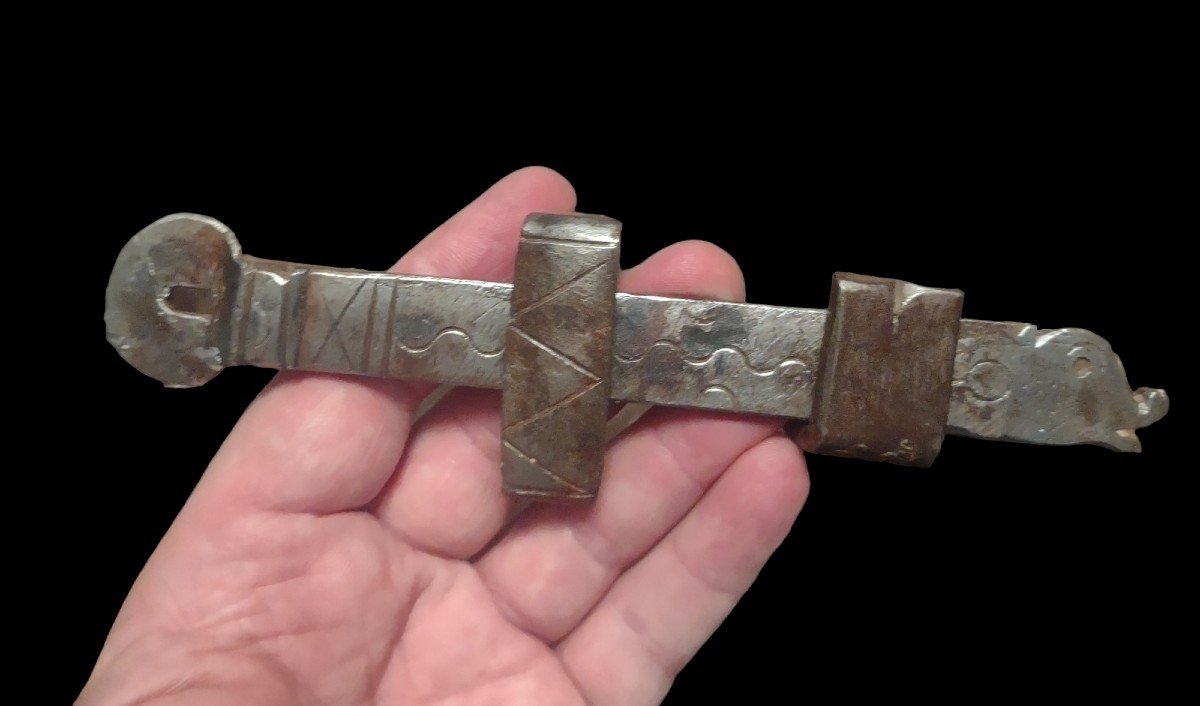 Engraved Zoomorphic Lock XVII Century-photo-2
