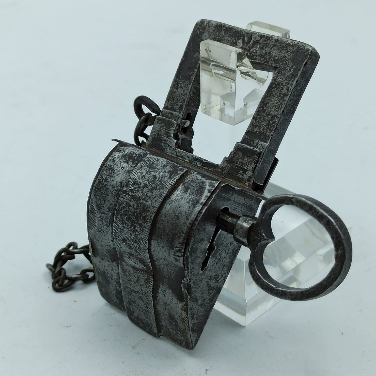 Cadenas Allemand En Fer Forgé Et Gravé XVIe Siècle