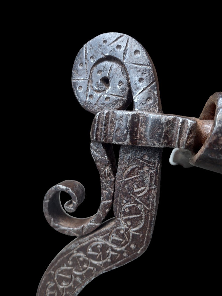 Wrought Iron Engraved Door Knocker Early XVII Century -photo-1